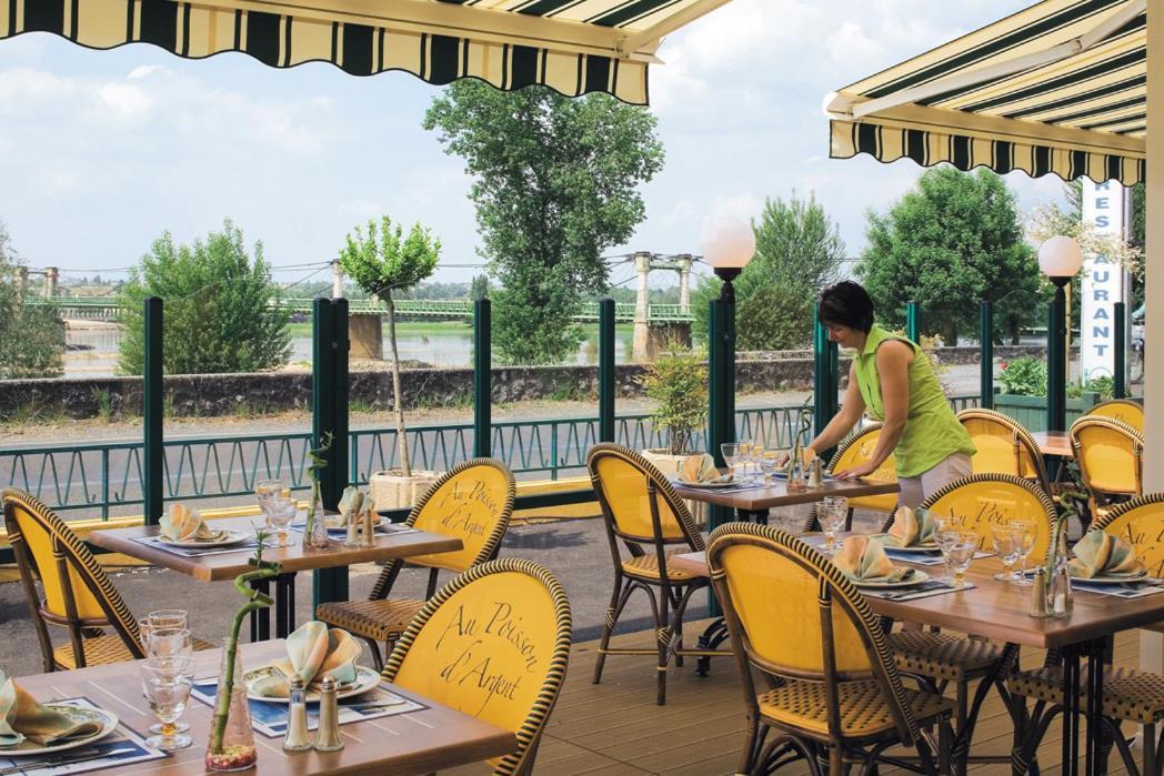 Logis Hotels - Au Poisson D'Argent - Hotel 3 Etoiles Et Restaurant Le Mesnil-en-Vallée Exterior foto